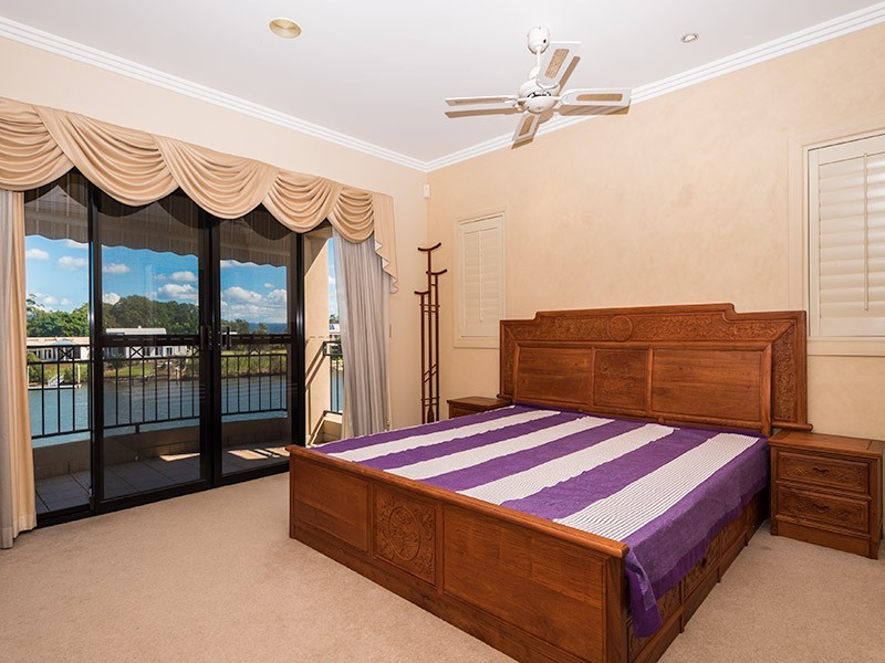 25 Sir Bruce Small Blvd, Benowa Waters QLD 4217