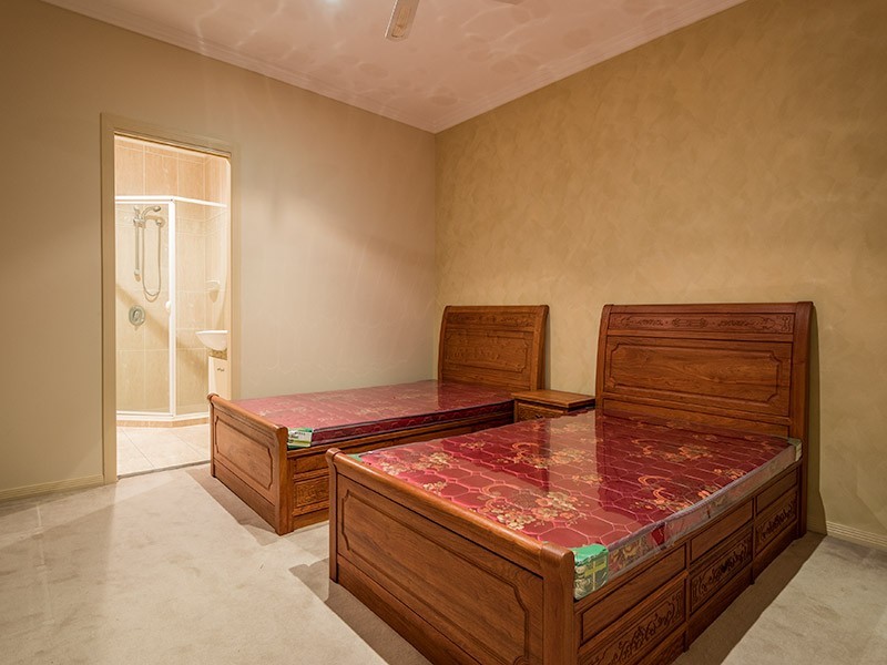 25 Sir Bruce Small Blvd, Benowa Waters QLD 4217