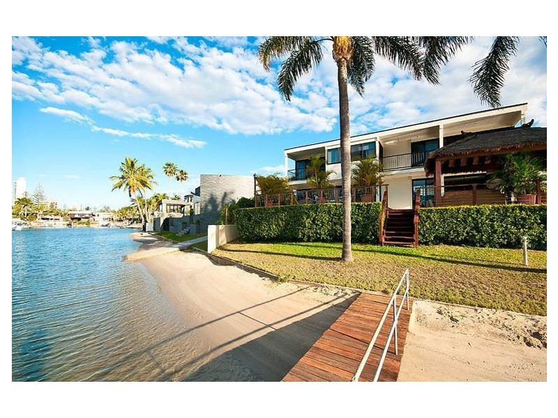 138 Amalfi Drive, Surfers Paradise QLD 4217