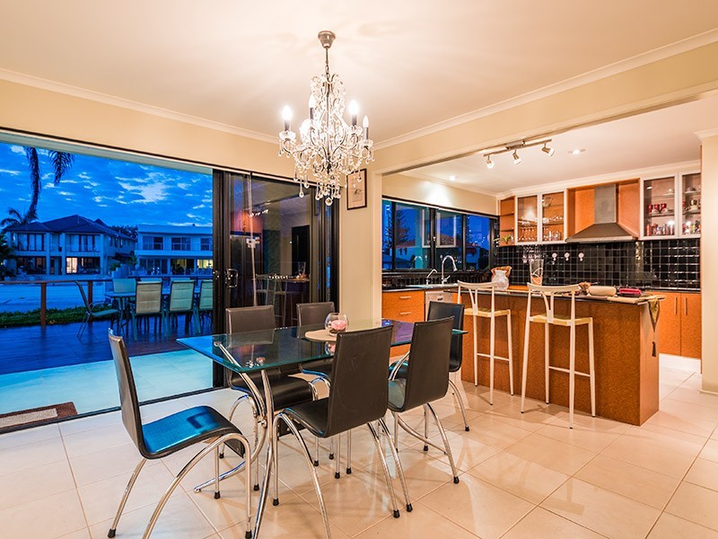 138 Amalfi Drive, Surfers Paradise QLD 4217