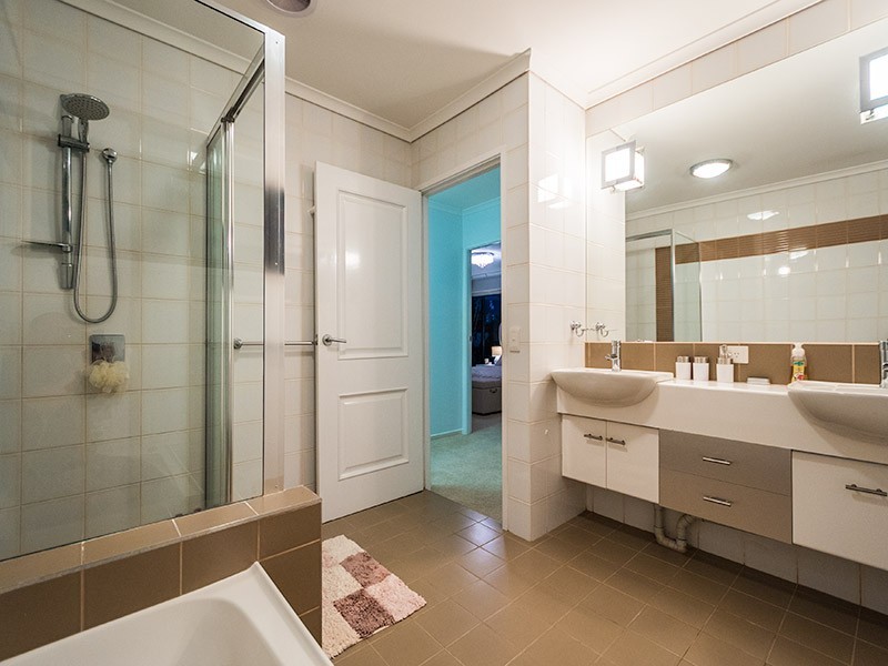 138 Amalfi Drive, Surfers Paradise QLD 4217