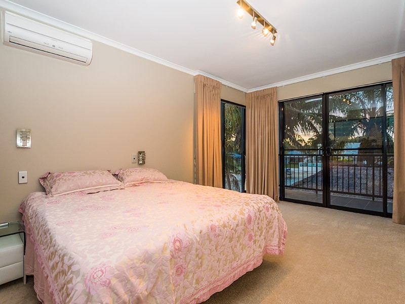 138 Amalfi Drive, Surfers Paradise QLD 4217