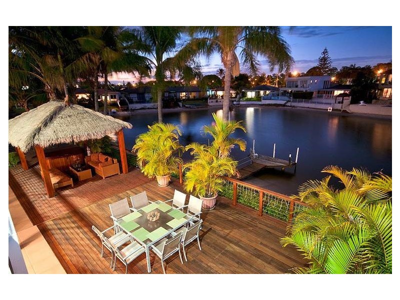 138 Amalfi Drive, Surfers Paradise QLD 4217