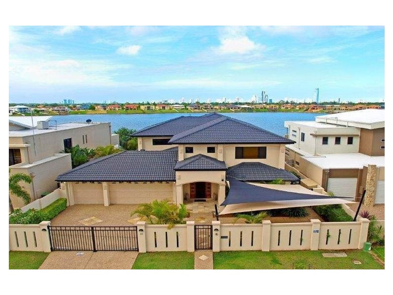 112 Sir Bruce Small Blvd, Benowa Waters QLD 4217