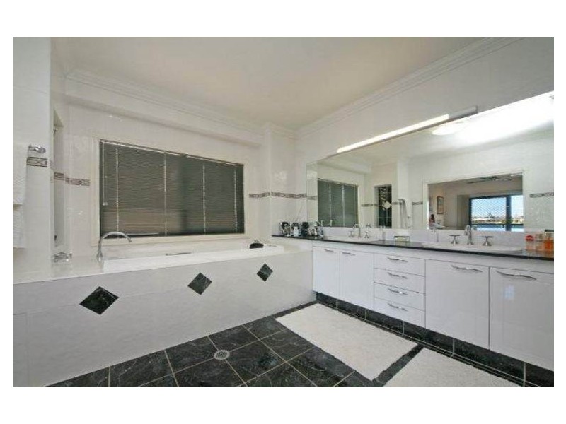 112 Sir Bruce Small Blvd, Benowa Waters QLD 4217