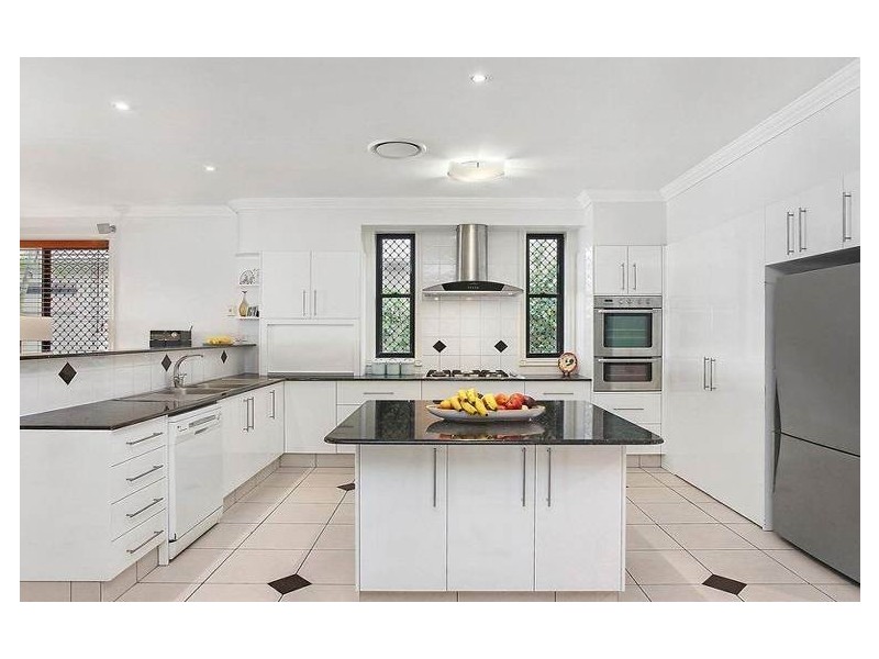 112 Sir Bruce Small Blvd, Benowa Waters QLD 4217