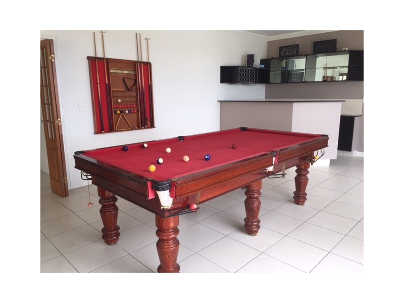 112 Sir Bruce Small Blvd, Benowa Waters QLD 4217