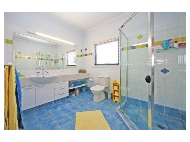 112 Sir Bruce Small Blvd, Benowa Waters QLD 4217