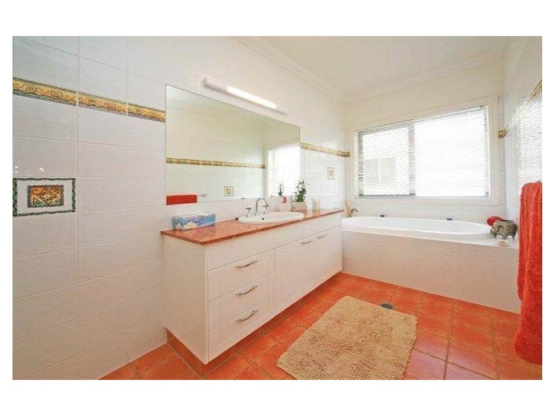 112 Sir Bruce Small Blvd, Benowa Waters QLD 4217