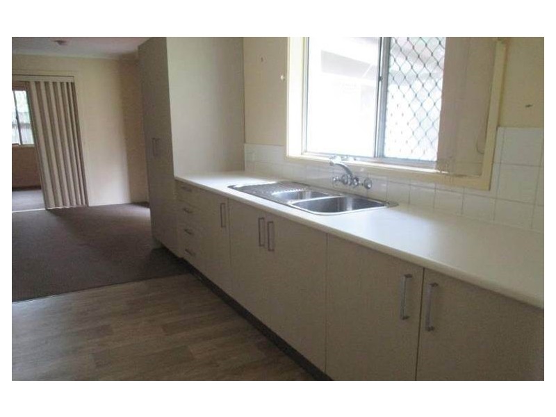 25 Bordeaux Pde, Mermaid Waters QLD 4218