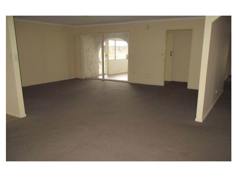 25 Bordeaux Pde, Mermaid Waters QLD 4218