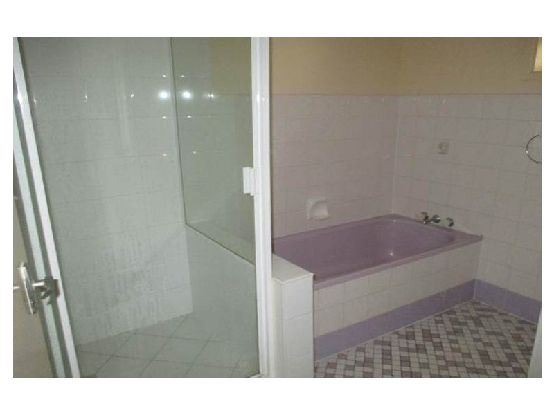 25 Bordeaux Pde, Mermaid Waters QLD 4218
