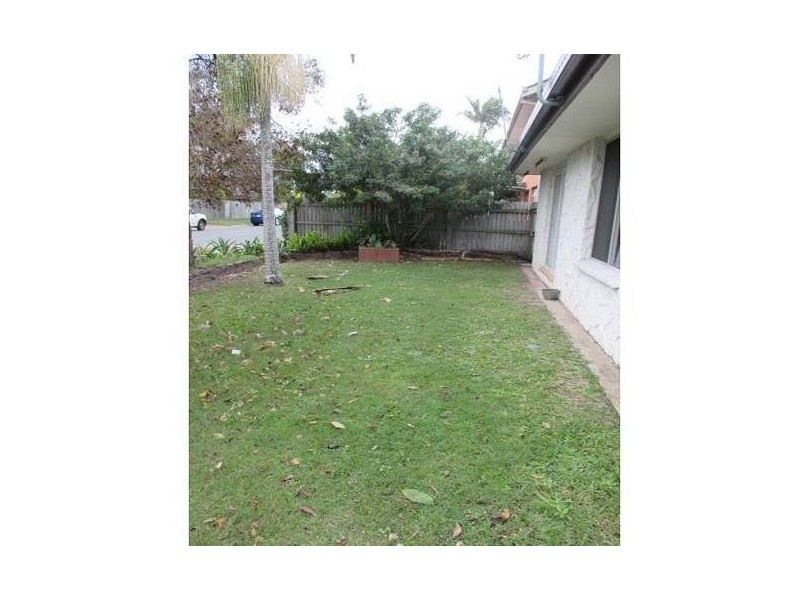 25 Bordeaux Pde, Mermaid Waters QLD 4218
