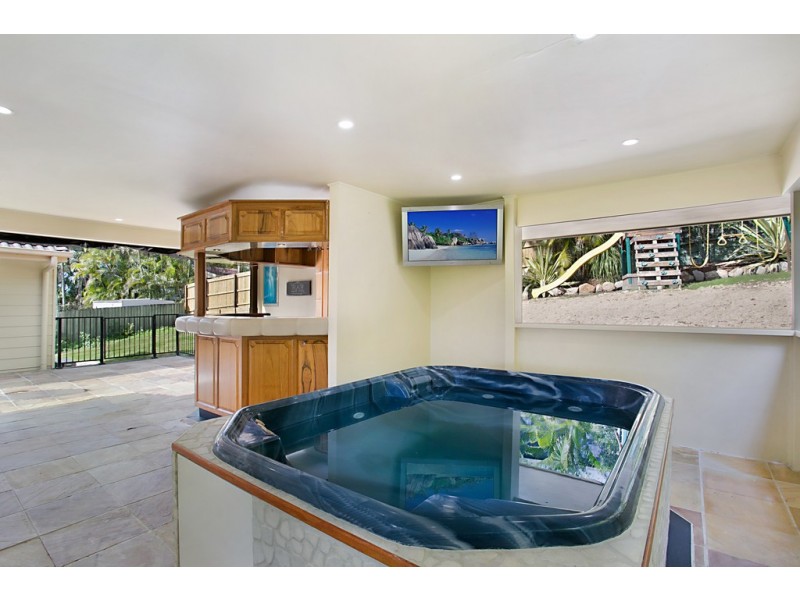 10 Bretton Court, Carrara QLD 4211
