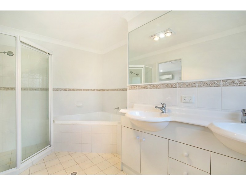 10 Bretton Court, Carrara QLD 4211