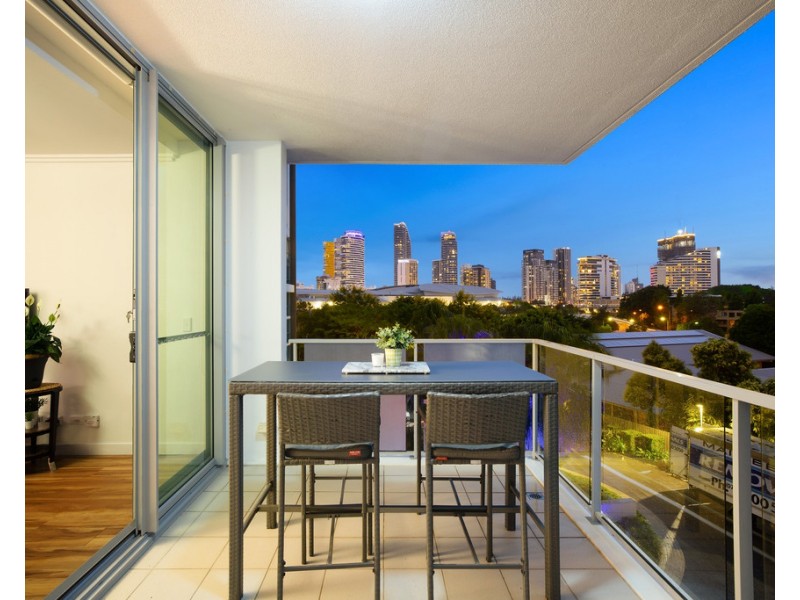 2301/33 T E Peters Drive ‘Freshwater Point’, Broadbeach Waters QLD 4218