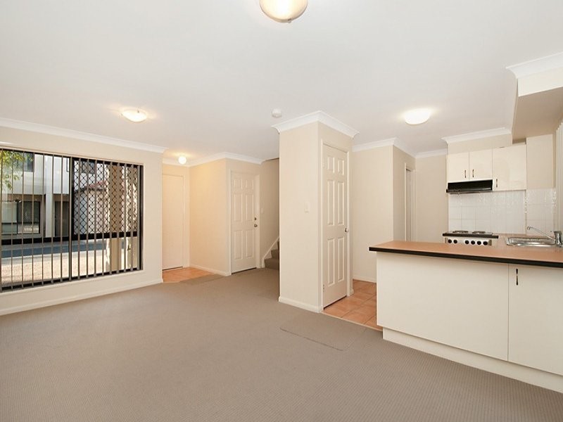 3/37-39 Harley Street, Labrador QLD 4215