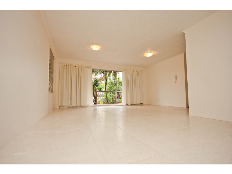 4/111 Old Burleigh Road, Broadbeach QLD 4218