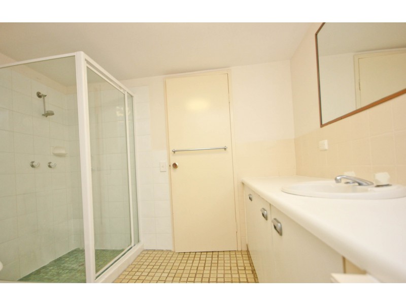 4/111 Old Burleigh Road, Broadbeach QLD 4218