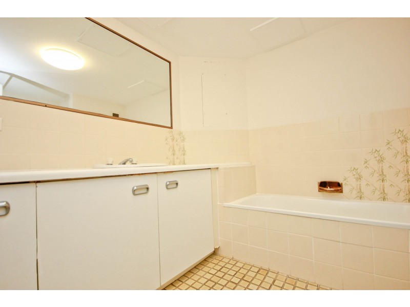 4/111 Old Burleigh Road, Broadbeach QLD 4218