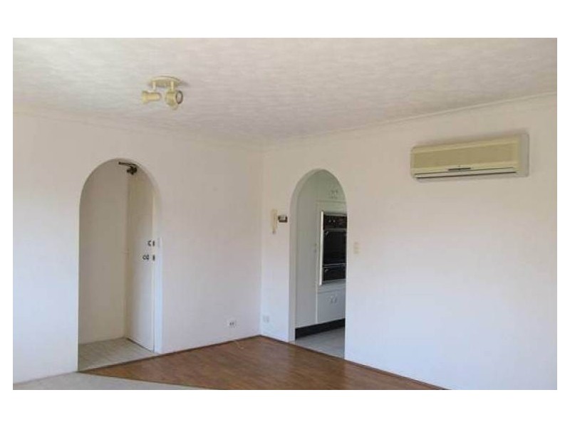 10/27 Armrick Avenue, Broadbeach QLD 4218