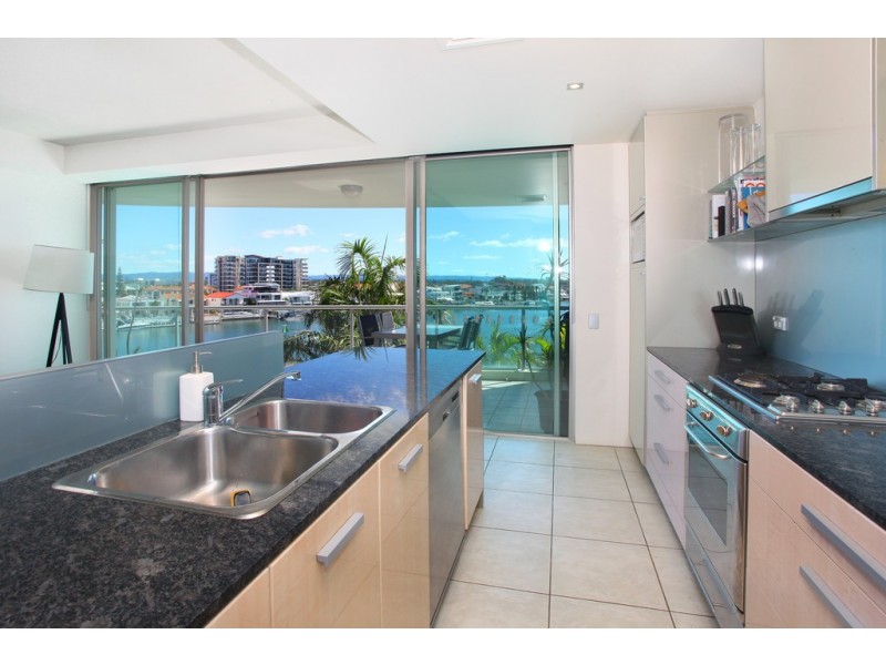 9 ‘Sentinel’ 40 – 42 Riverview Parade, Surfers Paradise QLD 4217