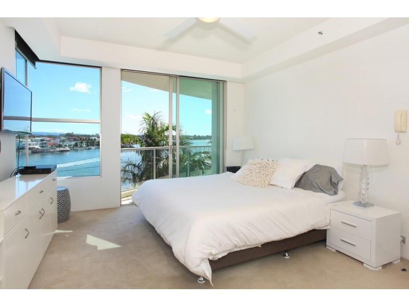 9 ‘Sentinel’ 40 – 42 Riverview Parade, Surfers Paradise QLD 4217