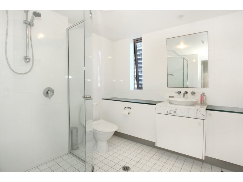 9 ‘Sentinel’ 40 – 42 Riverview Parade, Surfers Paradise QLD 4217