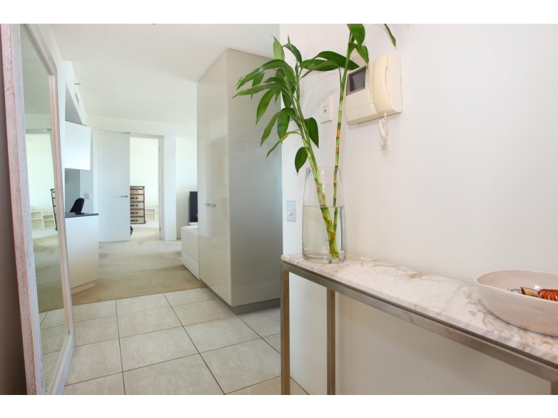 9 ‘Sentinel’ 40 – 42 Riverview Parade, Surfers Paradise QLD 4217