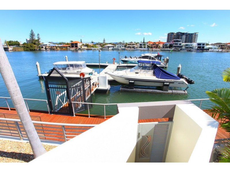 9 ‘Sentinel’ 40 – 42 Riverview Parade, Surfers Paradise QLD 4217