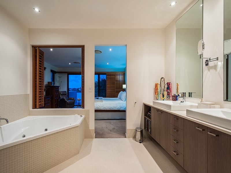 110 Sir Bruce Small Blvd, Benowa QLD 4217