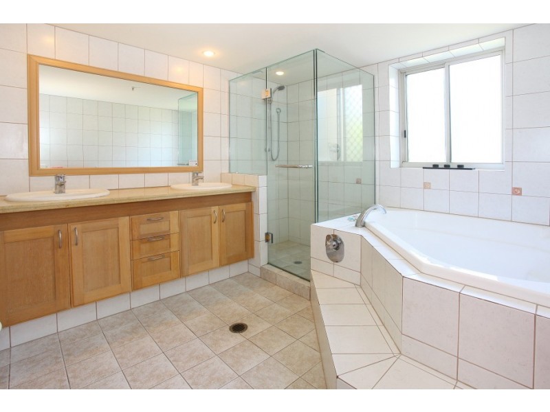 4 ‘Oceana on Broadbeach’ 100 Old Burleigh Road, Broadbeach QLD 4218