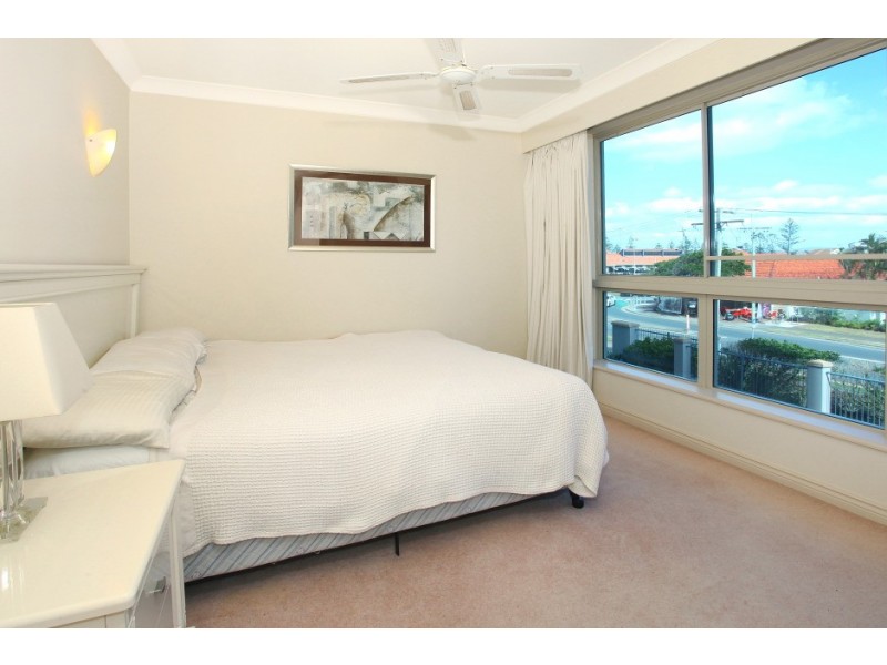 4 ‘Oceana on Broadbeach’ 100 Old Burleigh Road, Broadbeach QLD 4218