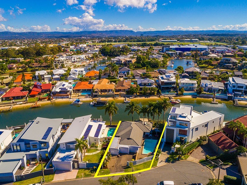24 The Lido, Isle Of Capri QLD 4217