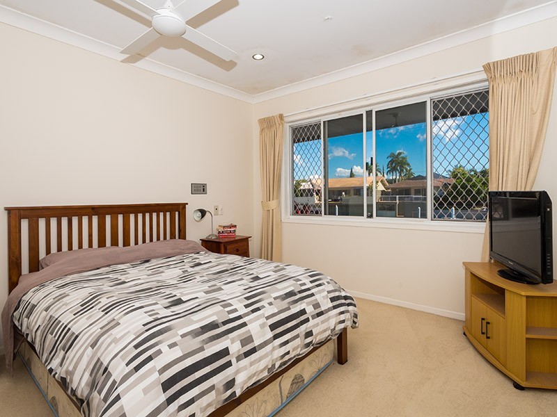24 The Lido, Isle Of Capri QLD 4217