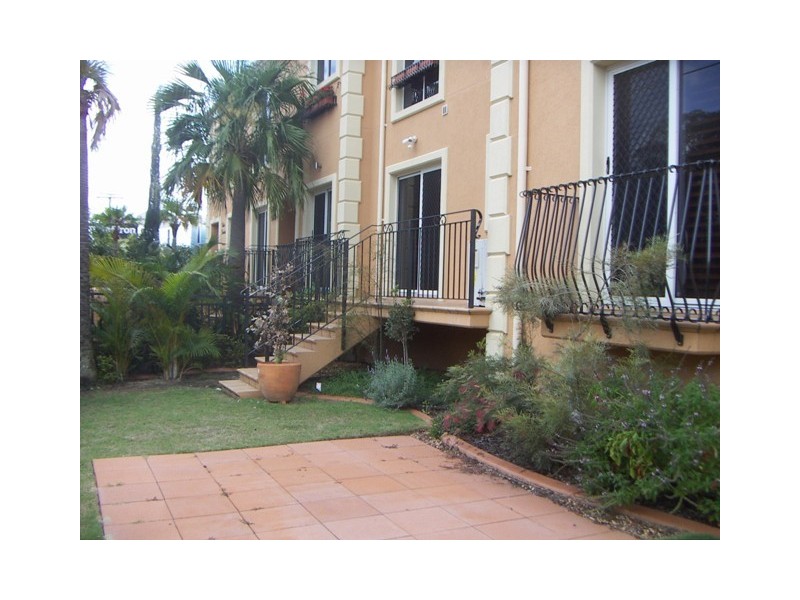 3/47 Chelsea Ave, Broadbeach QLD 4218