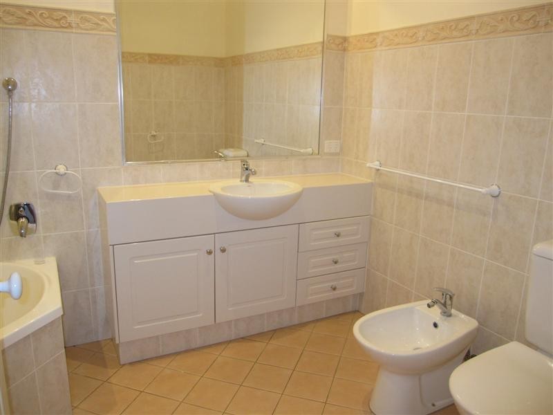 3/47 Chelsea Ave, Broadbeach QLD 4218