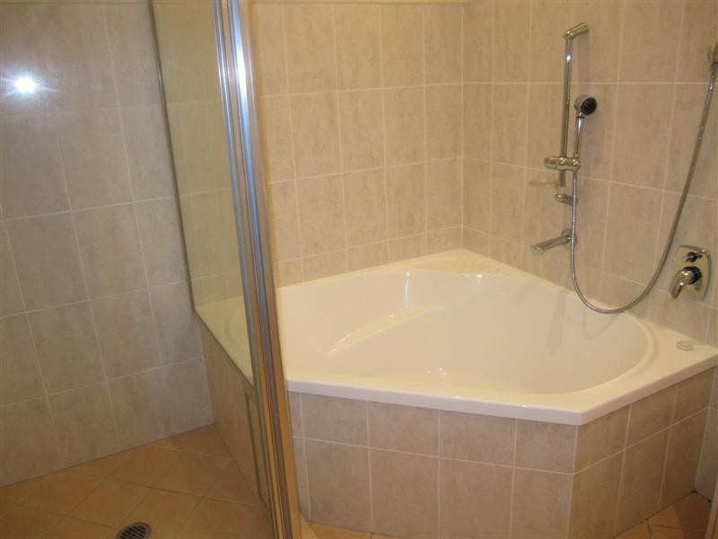 3/47 Chelsea Ave, Broadbeach QLD 4218