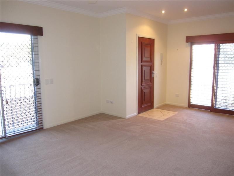 3/47 Chelsea Ave, Broadbeach QLD 4218