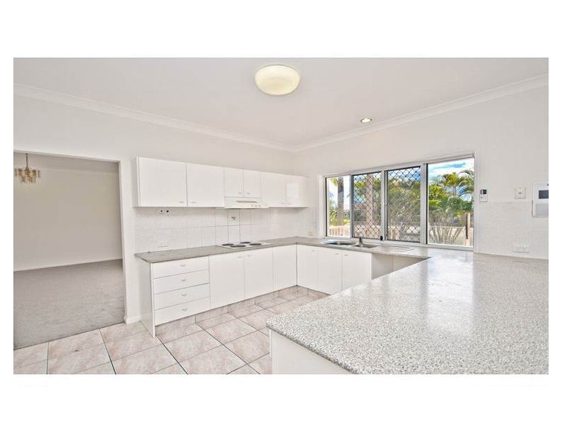 10 Wollundry Place, Mermaid Waters QLD 4218