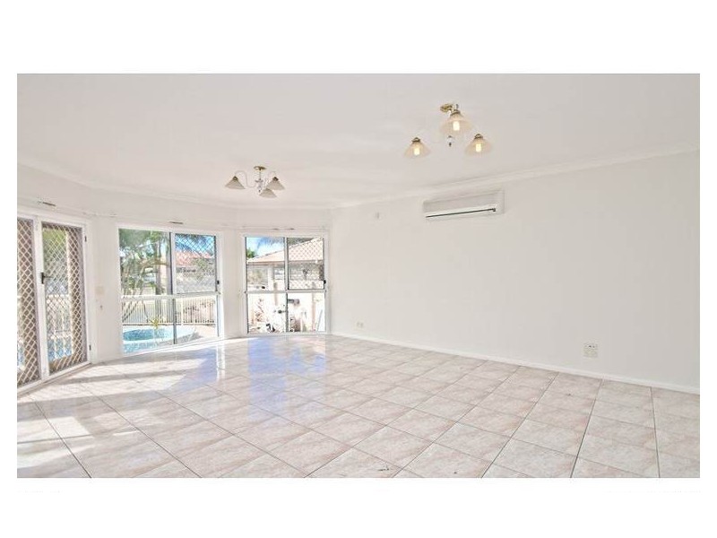 10 Wollundry Place, Mermaid Waters QLD 4218