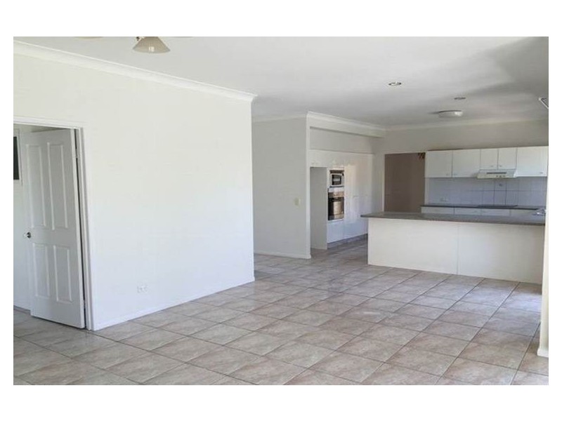 10 Wollundry Place, Mermaid Waters QLD 4218