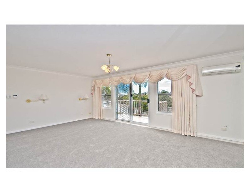 10 Wollundry Place, Mermaid Waters QLD 4218