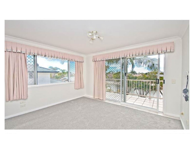 10 Wollundry Place, Mermaid Waters QLD 4218