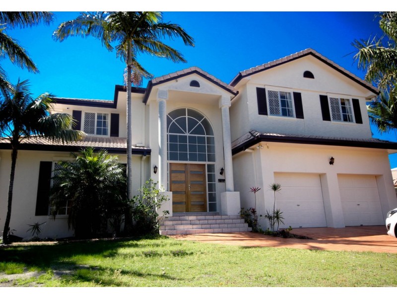 10 Wollundry Place, Mermaid Waters QLD 4218