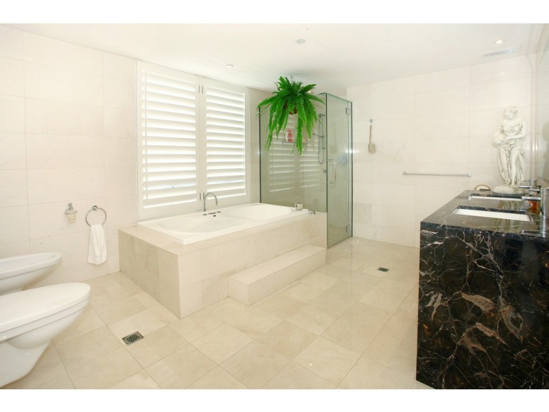 10 ‘Vogue’ 5-9 Broadbeach Boulevard, Broadbeach QLD 4218