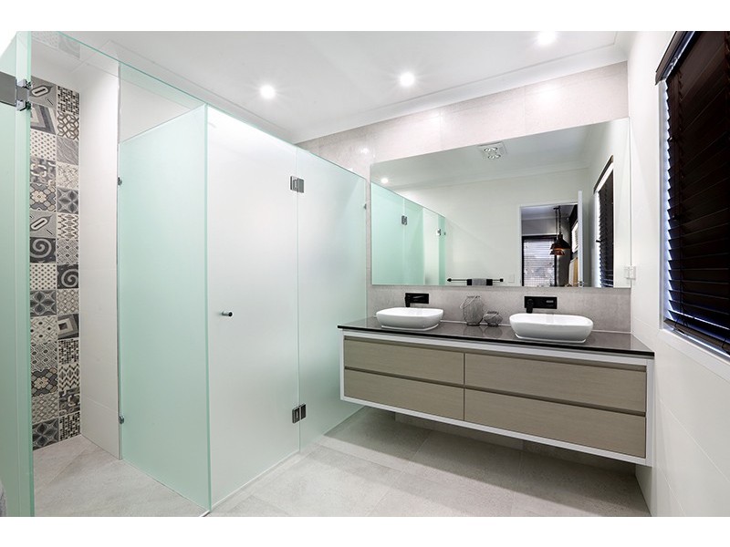 34 Kuranga Avenue, Southport QLD 4215