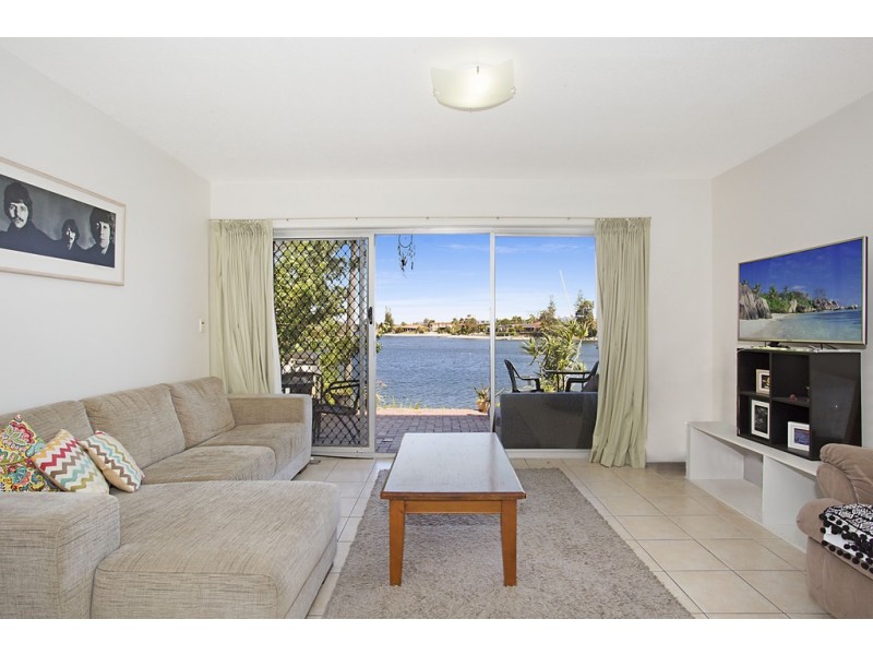 1/14 Orvieto Avenue, Mermaid Waters QLD 4218