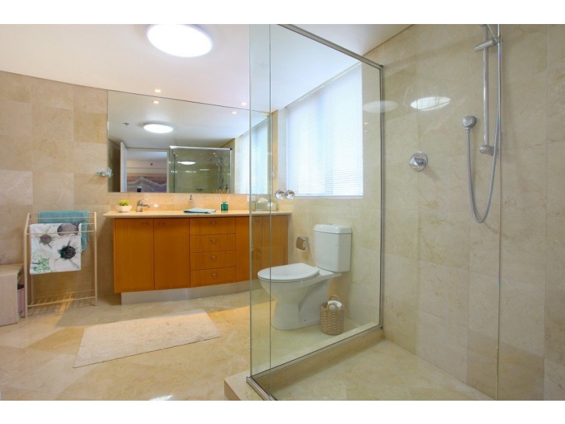 4D ‘La Sabbia’ 74 Old Burleigh Road, Surfers Paradise QLD 4217