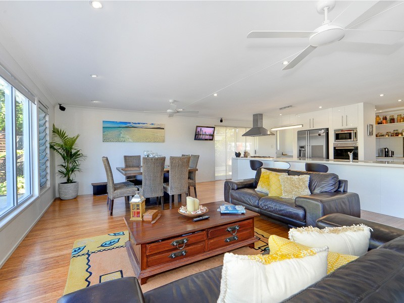 2 Laurel Court, Sorrento QLD 4217